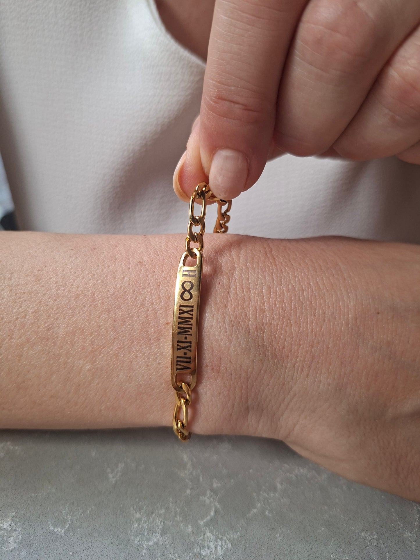 Çelik Plakalı Figora Bileklik