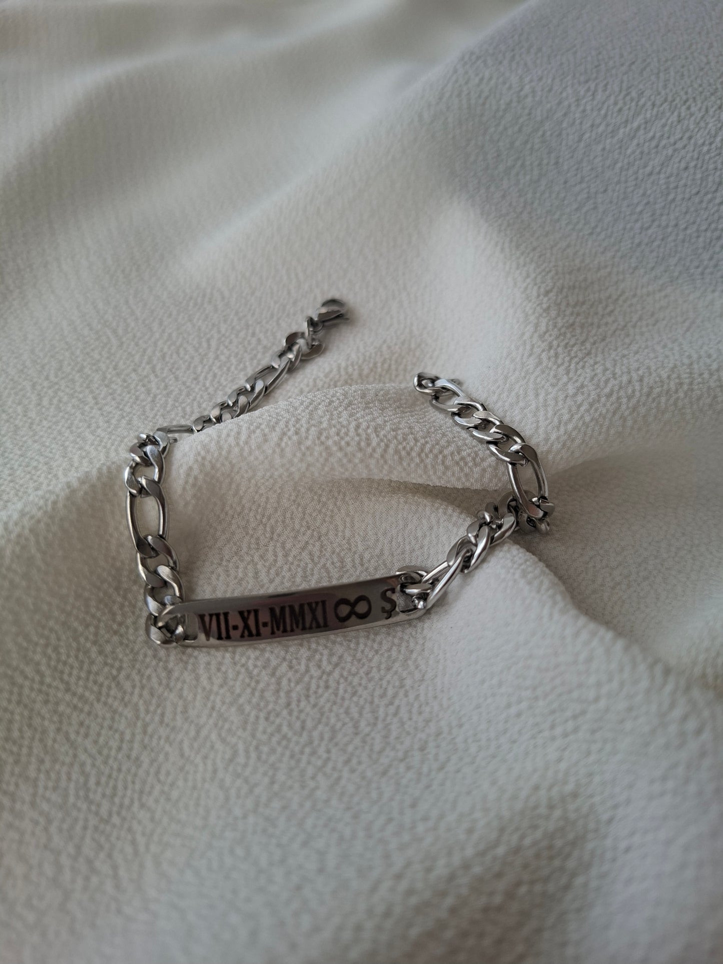 Çelik Plakalı Figora Bileklik