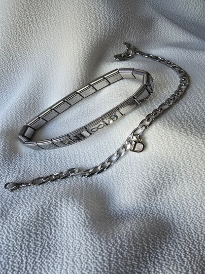 Kişiye Özel Yazılı Charm ve Harfli Çift Bilekliği (2 li Set)