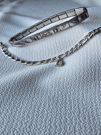 Kişiye Özel Yazılı Charm ve Harfli Çift Bilekliği (2 li Set)